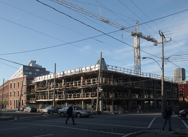 Building at De La Montagne and William