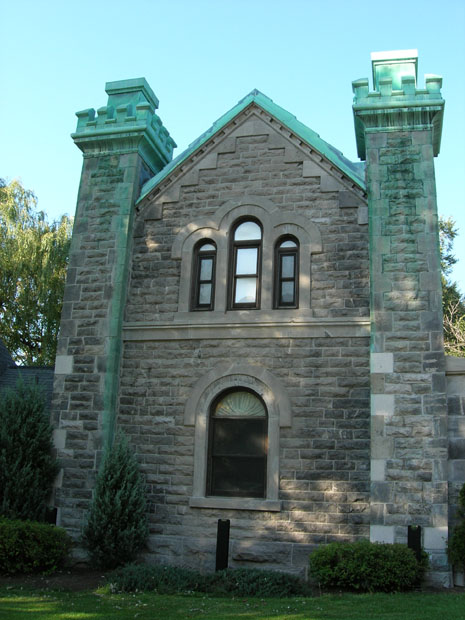 Notre-Dame des neiges Cemetery