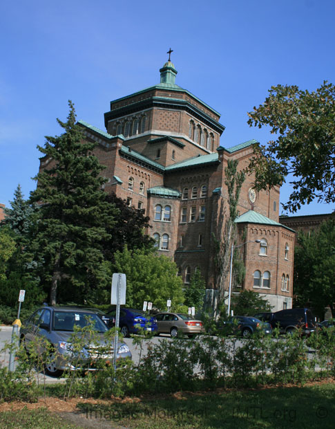 Montreal's Sacr�-Coeur Hospital