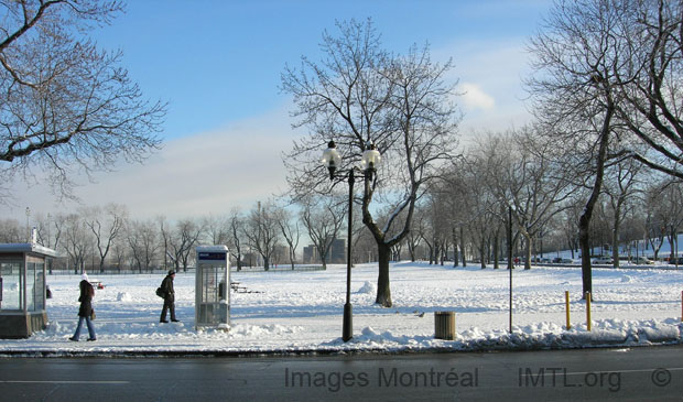 /Jeanne-Mance Park in Winter