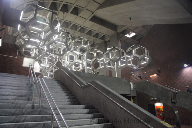 /Station de métro Namur