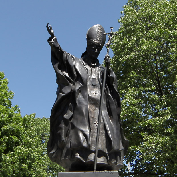 /Jean-Paul II Monument