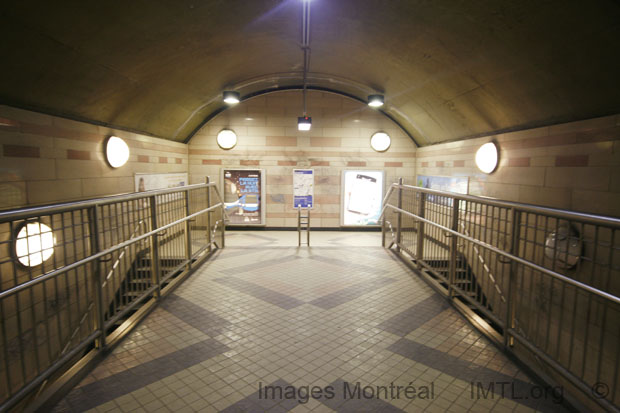 /Édouard-Montpetit Metro Station