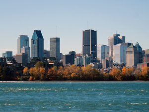Centre-ville de Montr�al en automne vu du fleuve Saint-Laurent