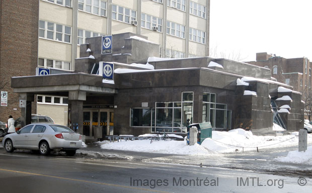 /Côte-des-Neiges Metro Station