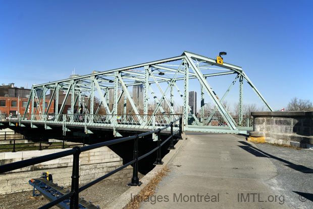 /Des Seigneurs Street Bridge