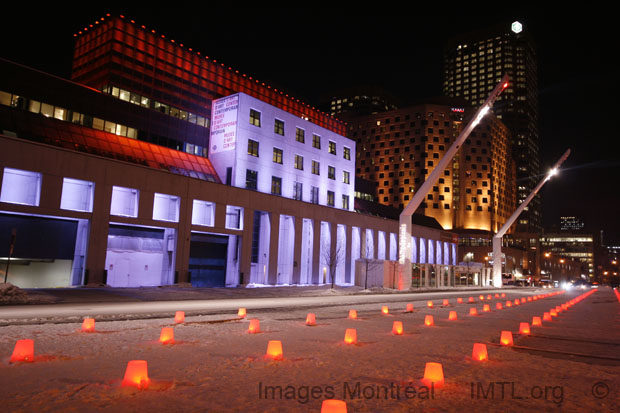 /La Place des festivals la nuit