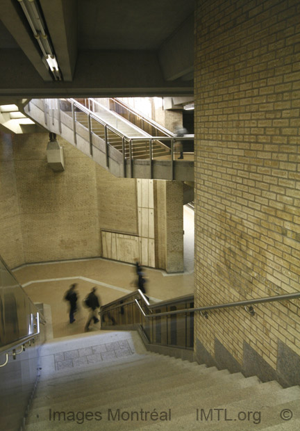 /De Castelnau Metro Station