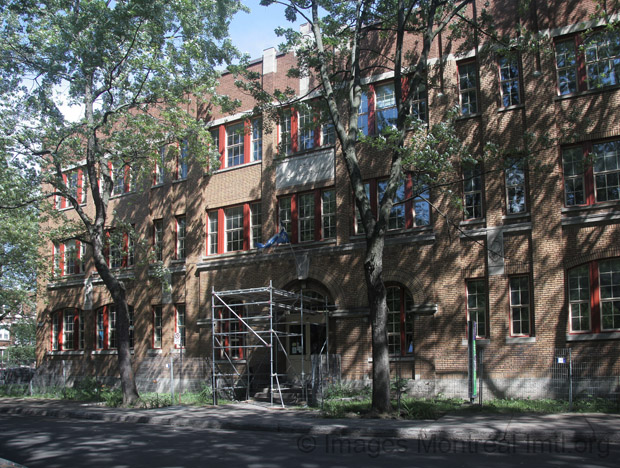 /Saint-Louis-de-Gonzague School