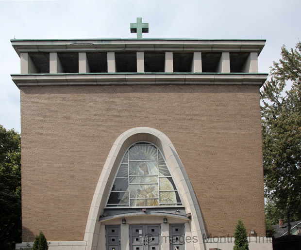 /Notre-Dame-Porte-de-l Aurore Church