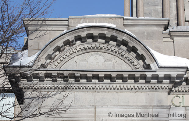 Fronton_circulaire