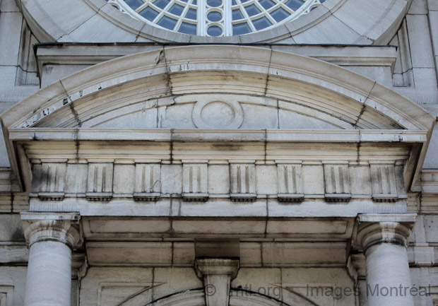Fronton_circulaire