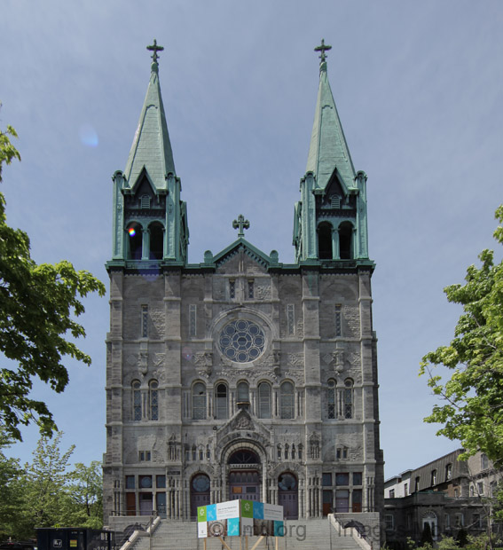 /Très Saint nom de Jésus Church