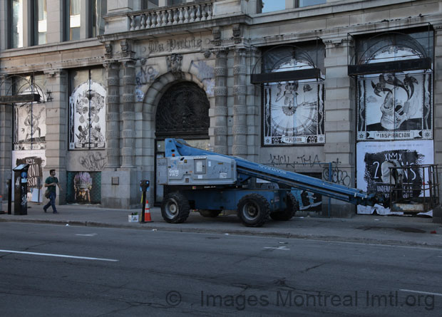 /Under Pressure - 2015 - La Patrie Building