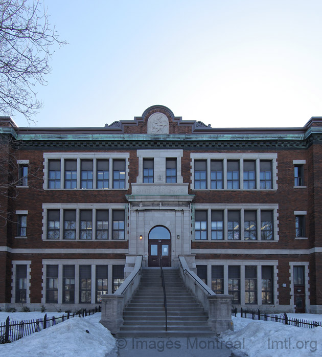 /Saint-Pierre-Claver School