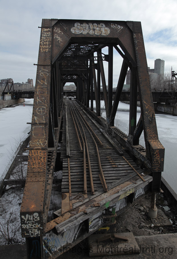 /Lachine Canal Rotative Bridge