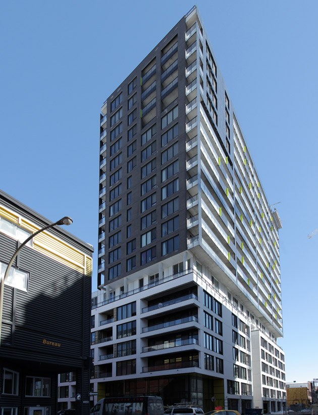 /Lowney sur Ville Condos