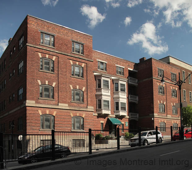 /Pine Avenue Apartements