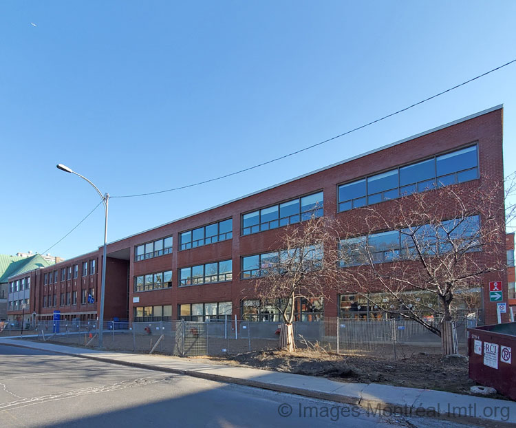 /Saint-Léon-de-Westmount School