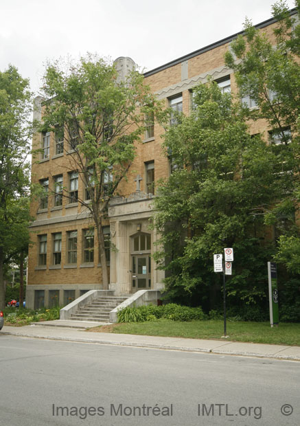 /Saint-Paul-de-la-Croix School