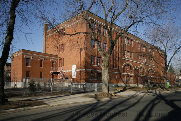 /Sainte-Cécile School