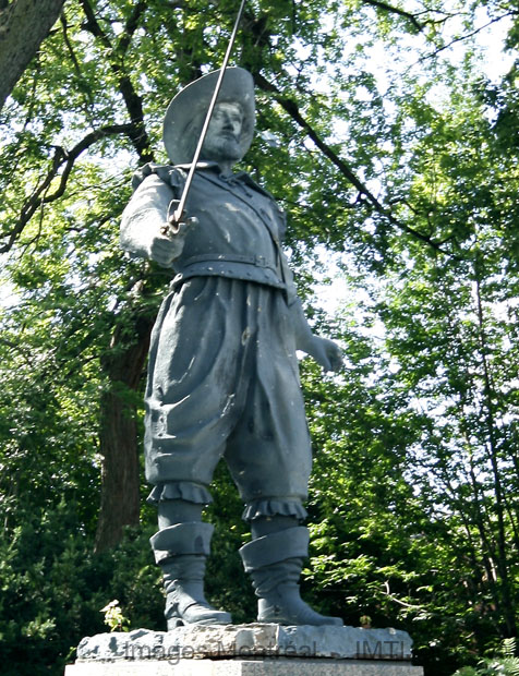 /Charles LeMoyne Monument