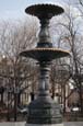 La fontaine du Square Saint-Louis